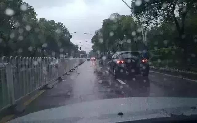 【天气预警】还有你应该知道的雨天行车常识