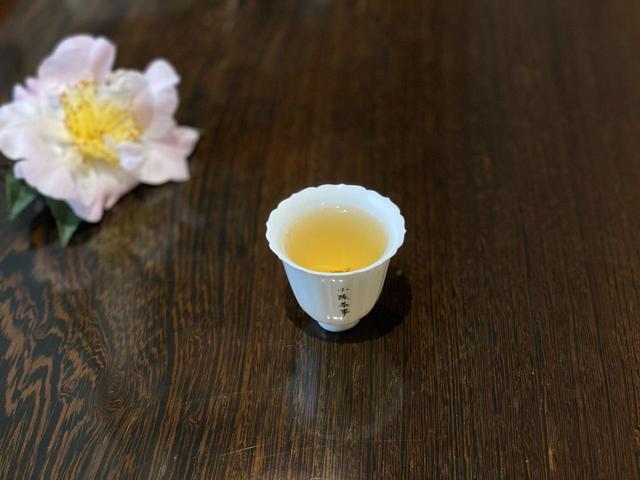 雨水节气时节,天气乍暖还寒,怎么喝白茶才适合呢?