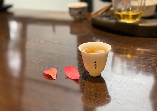 雨水节气时节,天气乍暖还寒,怎么喝白茶才适合呢?