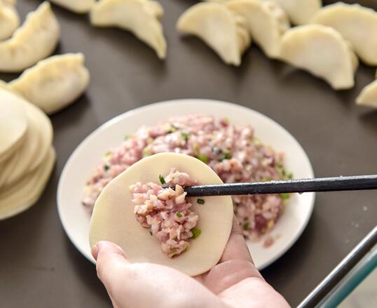 冬至吃饺子还是立冬吃饺子 吃饺子习俗是立冬还是冬至