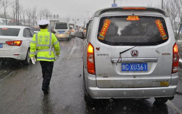 预警提示 | 大雪即将光临洛阳，这些冬季行车知识要记得！