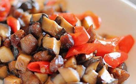 美食推荐：油泼腐竹，蚝油香菇丁，干煸鸡，酸菜炒大肠
