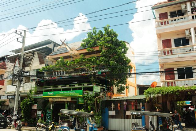 邓丽君歌中的泰国小城，繁荣程度仅次于曼谷，街头到处是中国游客