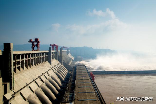 闪电、静电、直流电、交流电有什么区别？电是怎么来的