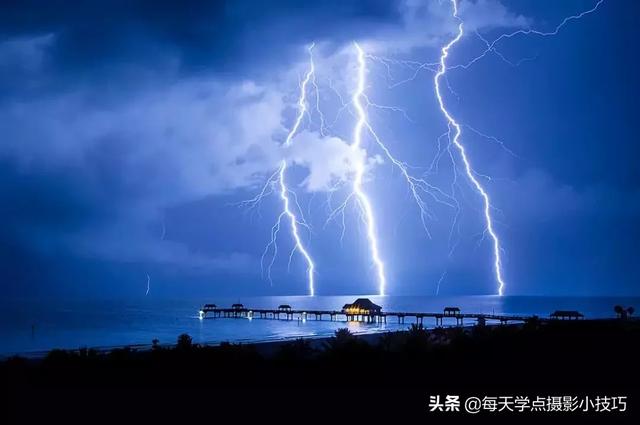 摄影小技巧：雷雨季节来临，如何拍摄出震撼的闪电图片？