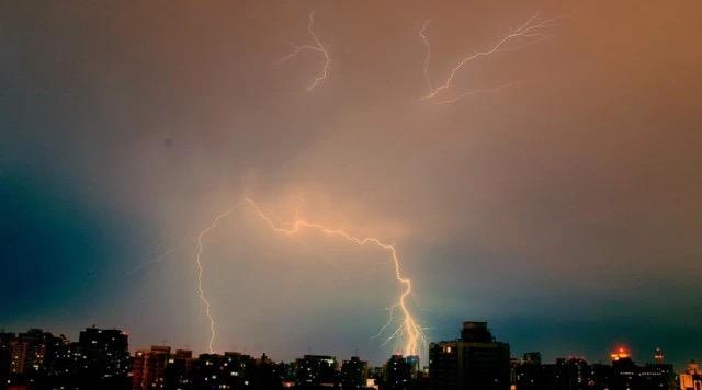 不用好奇，雷雨天气里，闪电和雷声原来是这么回事