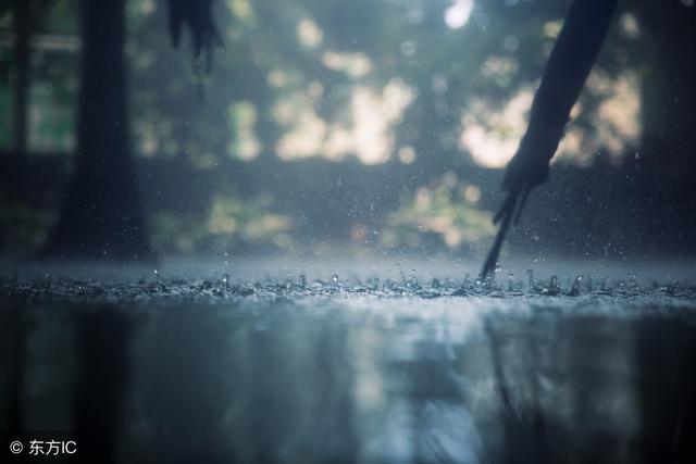 你注意到了吗?雷雨来临时,我们可以“闻”到闪电