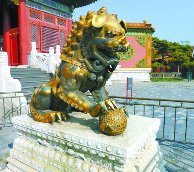 北京中轴线上的古狮