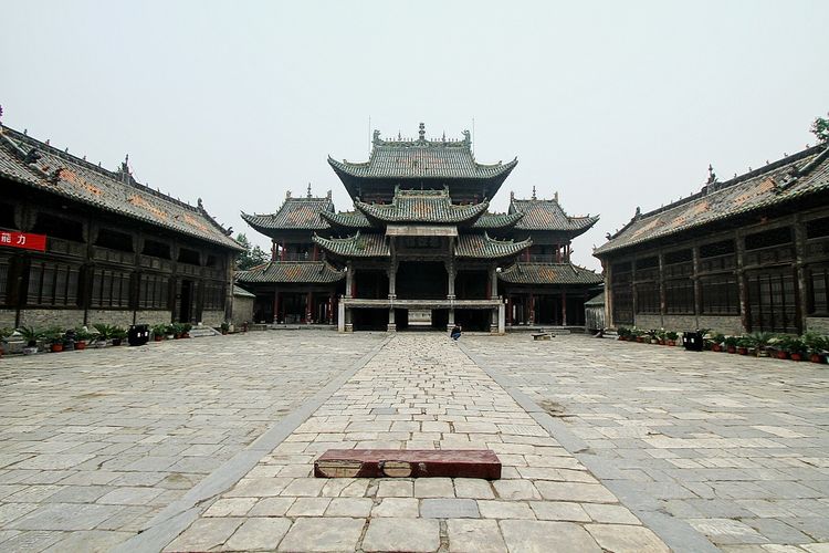 河南人气很高的古镇，是中国历史文化名镇，三面环水，交通便利