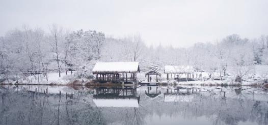 天气逐渐寒冷，冬季到杭州游玩，这３个地方的雪景美到窒息