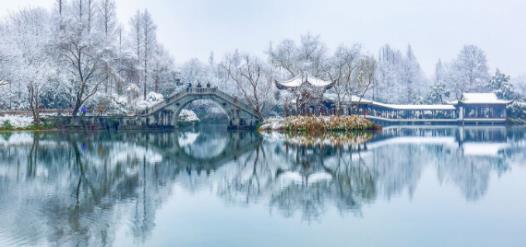 天气逐渐寒冷，冬季到杭州游玩，这３个地方的雪景美到窒息