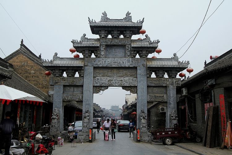河南人气很高的古镇，是中国历史文化名镇，三面环水，交通便利