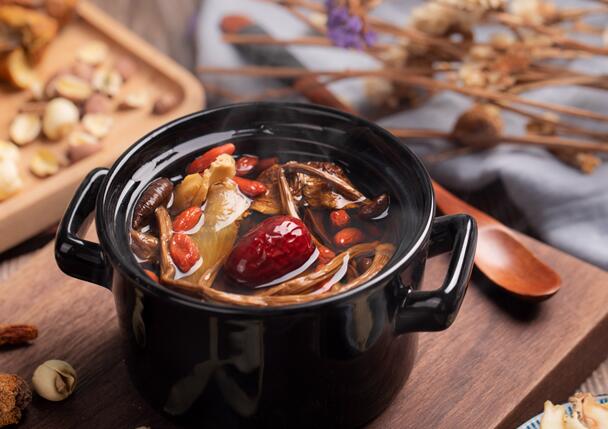 冬季养生汤煲汤食谱 六款冬天好喝滋补养颜汤品