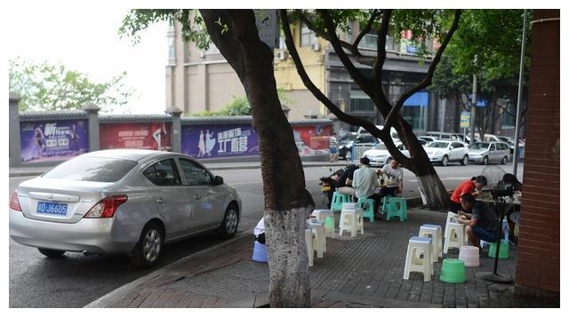 去重庆面馆吃面，老板给我了三根筷子，坐下来以后我秒懂了