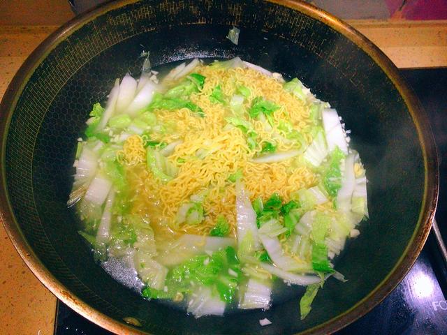 王源自创的方便面太辣，不妨试试这款酸汤，好吃到连汤汁都不剩