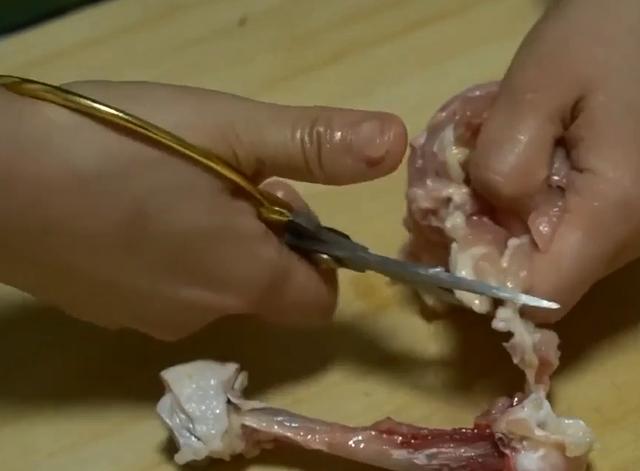 鸡腿的新吃法,不蒸不煮不烤,不用一滴油,外香内酥太好吃了