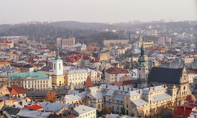 乌克兰这座古城，已有700多年，老城区被列入世界文化遗产