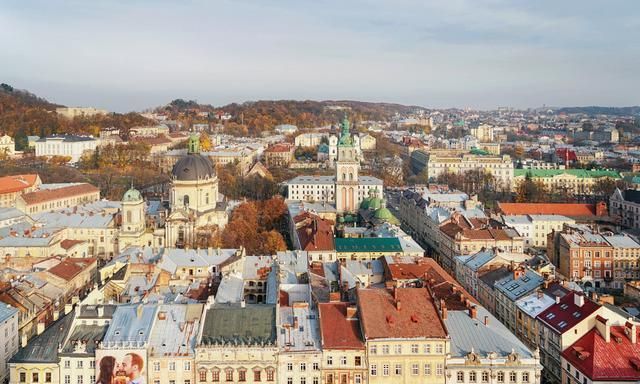 乌克兰这座古城，已有700多年，老城区被列入世界文化遗产