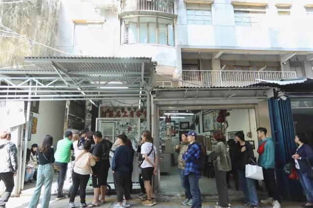 澳门最有名的烧腊店,排队一个多小时,连店牌都没有,太任性了