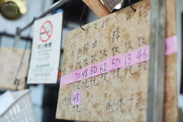澳门最有名的烧腊店,排队一个多小时,连店牌都没有,太任性了