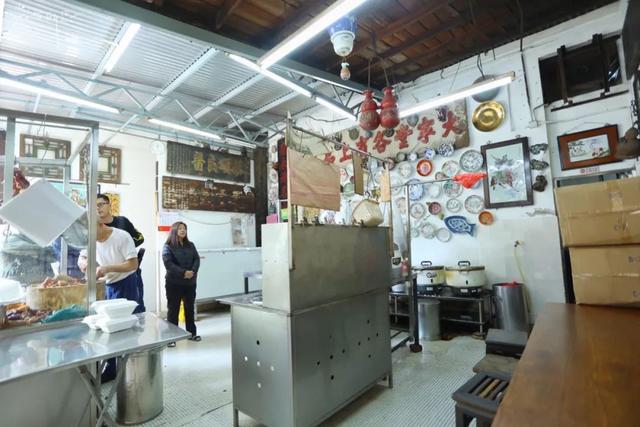 澳门最有名的烧腊店,排队一个多小时,连店牌都没有,太任性了