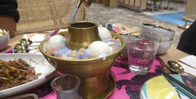 这家泰国餐厅,还是女主厨坐镇,除了贵没有任何毛病