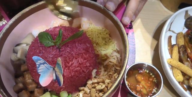 这家泰国餐厅,还是女主厨坐镇,除了贵没有任何毛病