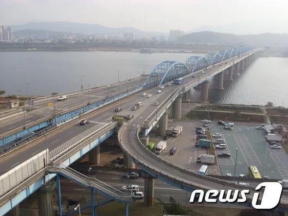 突发！韩国一防疫公务员跳江自杀