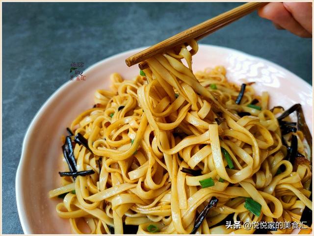 最近我家爱做这早餐,10分钟上桌,香味比闹钟灵,孩子爱吃不赖床