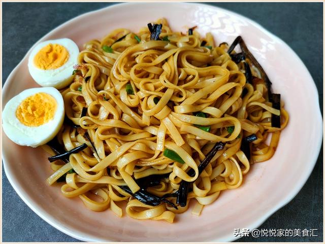 最近我家爱做这早餐,10分钟上桌,香味比闹钟灵,孩子爱吃不赖床