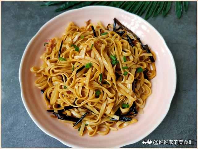 最近我家爱做这早餐,10分钟上桌,香味比闹钟灵,孩子爱吃不赖床