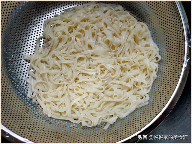 最近我家爱做这早餐,10分钟上桌,香味比闹钟灵,孩子爱吃不赖床