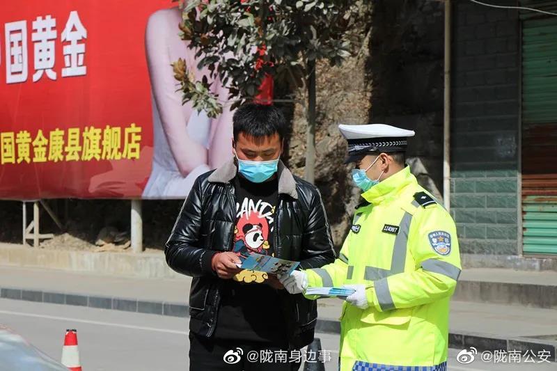 陇南公安交警采取五条措施迅速恢复交通运输秩序全力保障路网畅通