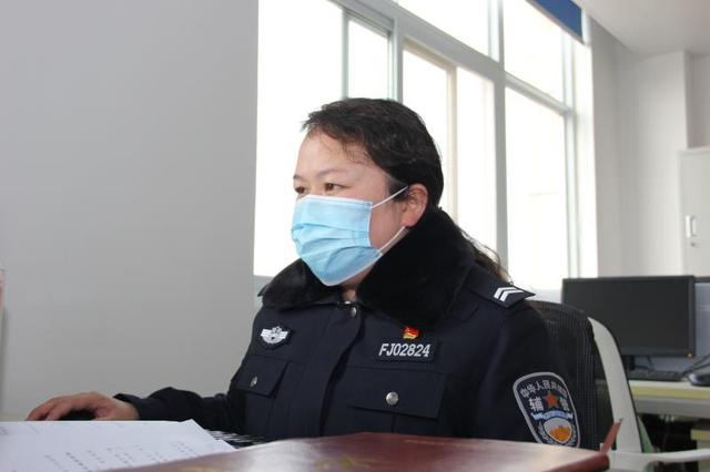 防疫战斗中的铿锵玫瑰——记交警六大队办公室刘福敬