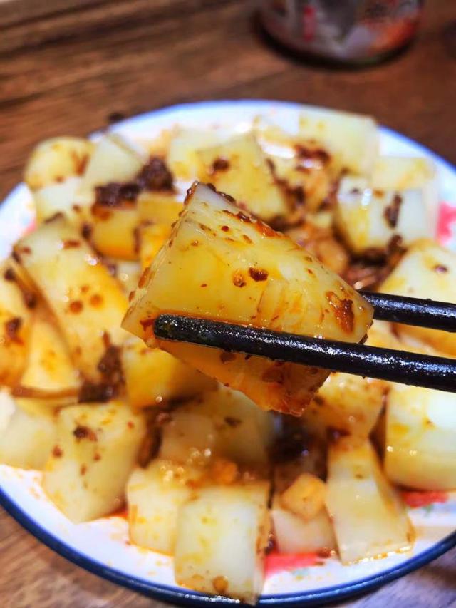 初春，吃这道“碱性食物”，降脂又排毒，隔夜排便肠道越来越干净