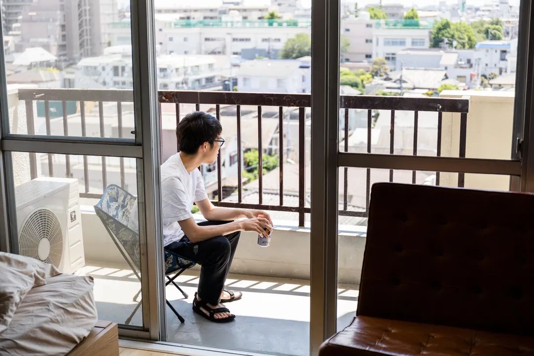 日本小哥用2张洞洞板做公寓隔断 爱大开间的人必看
