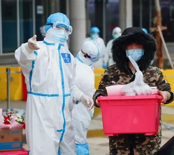 虽然看不清楚脸,也要给你们画张像!| 中国交通新闻