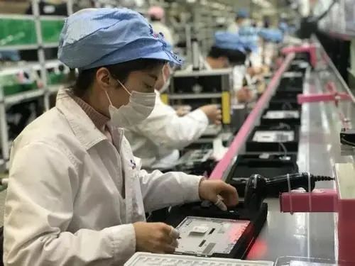 虽然看不清楚脸,也要给你们画张像!| 中国交通新闻
