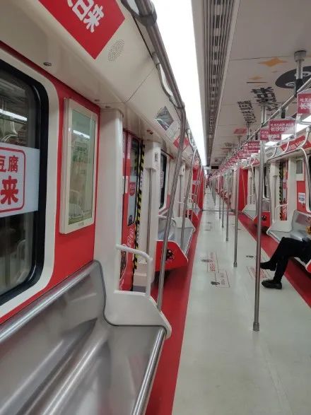 虽然看不清楚脸,也要给你们画张像!| 中国交通新闻