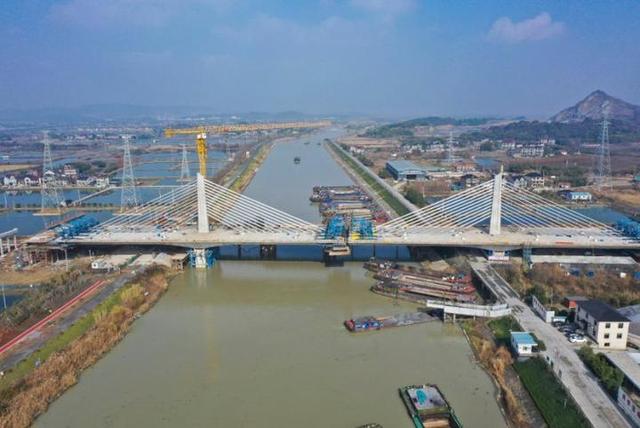 杭州绕城西复线东苕溪大桥合龙 复工后我省首个交通大项目贯通