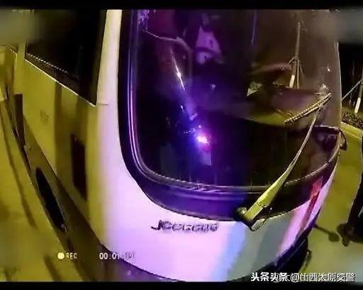 向疫情亮剑——交警晋源大队:查处交通违法不放松 超员客车被查处
