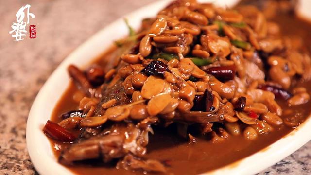 安徽宁国美食合集：第1道比臭豆腐还臭，第2道5种鱼往一锅塞