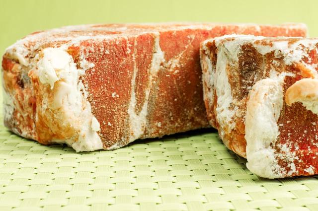 冻了两年的肉还能吃吗?为什么?