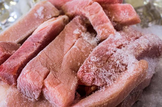 冻了两年的肉还能吃吗?为什么?