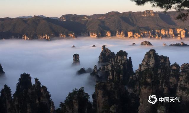 湖南张家界:武陵源风景区雨过天晴云海涌动