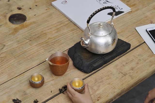 为什么古人煮水泡茶喜欢用银壶?究竟会给身体会带来哪些好处?