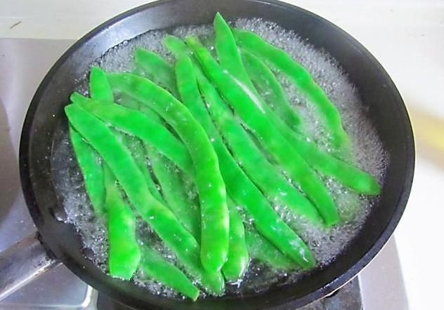 这4种蔬菜“不焯水”不能吃,一定要注意呦