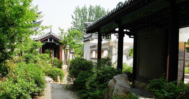 江苏北部第一城市，人口900万，历史文化悠久是旅游度假的好去处