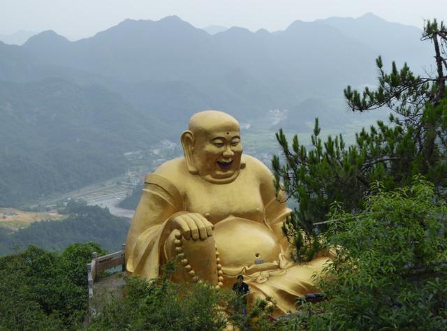 江南也有一悬空寺,与山西恒山悬空寺,并称为“中国南北悬空寺”