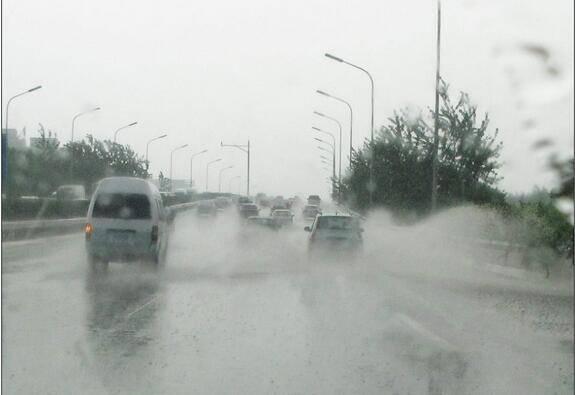 雨天行车应注意什么